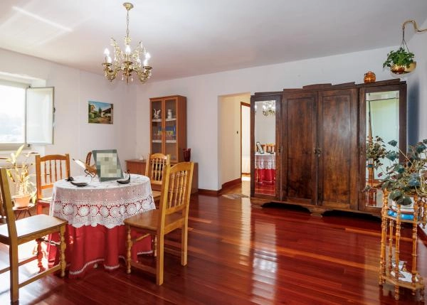 1756 Touro salon interior