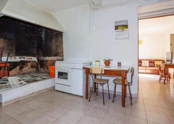 1756 Touro planta baja chimenea interior