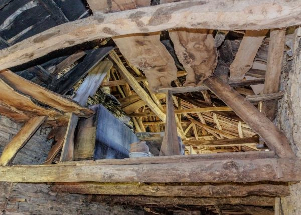 1758 1 Damil casa rustica tejado interiores