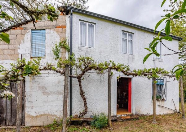 1761 Valcoba frente house exteriores