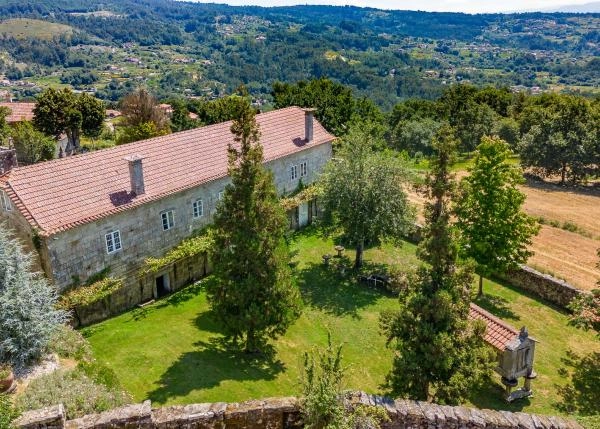 1768  3  vista por el aire Pazo de Cervellon Exterior 