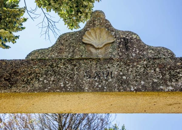 1768 Exterior Pazo de Cervellon esculturas puerta pricnipal