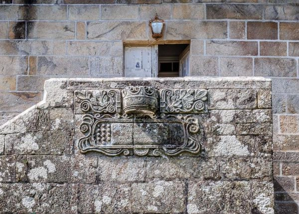 1768 3 Pazo de Cervellon escudos heraldicos