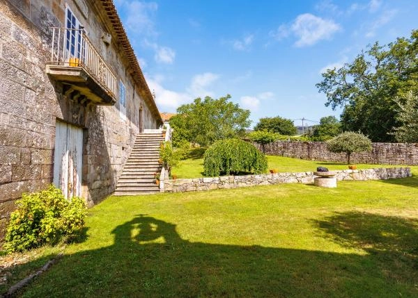 1768 escalera principal exterior Pazo de Cervellon