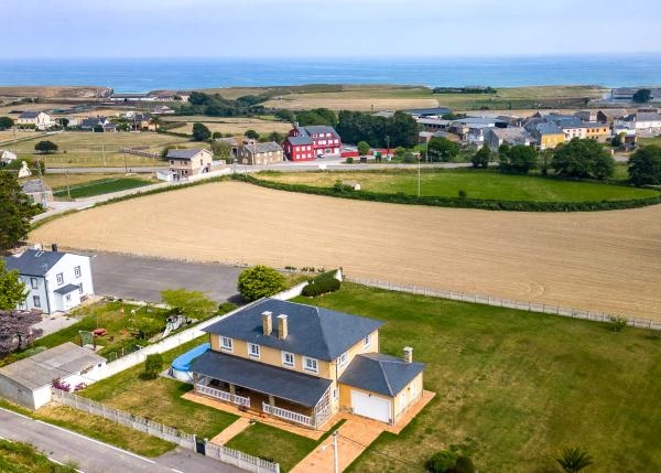 1776 5  vista area de chale en Barreiros Lugo