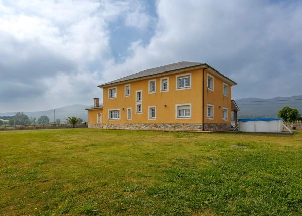 1776 1 vista trasera de chale en Barreiros Lugo