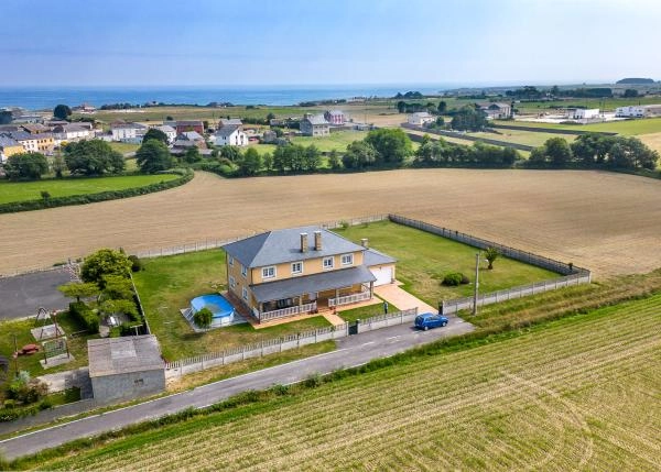 1776 4 vista area de chale en Barreiros Lugo