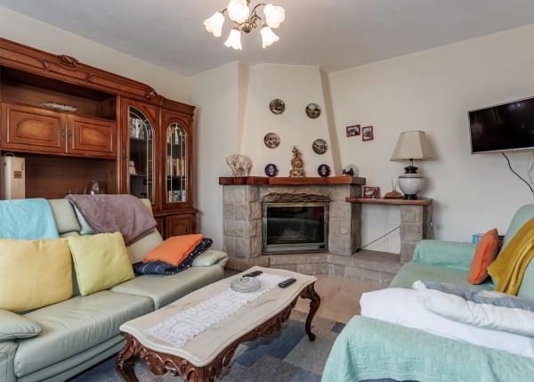 82-GCH-1828-Rodeiro-salon-chimenea-64f6f69fdfc2a