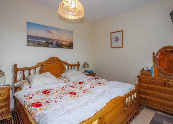 92-GCH-1828-Rodeiro-habitacion-camas-64f6f6bc010e0