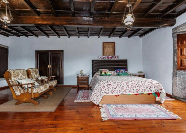 112-Chantada-casa-senorial-gallega-de-piedra-y-habitaciones-650735a30f5a2