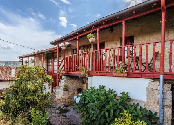 25-Ribeira-Sacra-exterior-casa-rural-de-piedra-y-madera-650c3388d1322