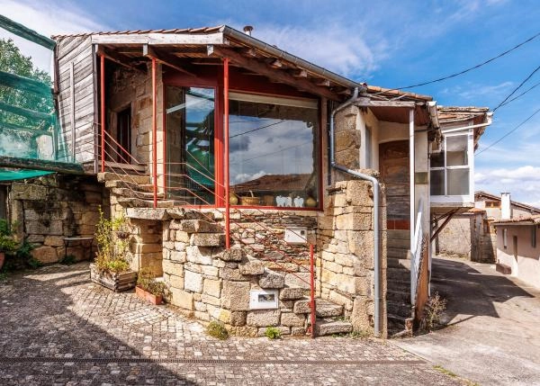 44-Ribeira-Sacra-exterior-casa-rural-de-piedra-y-madera-650c33a205013