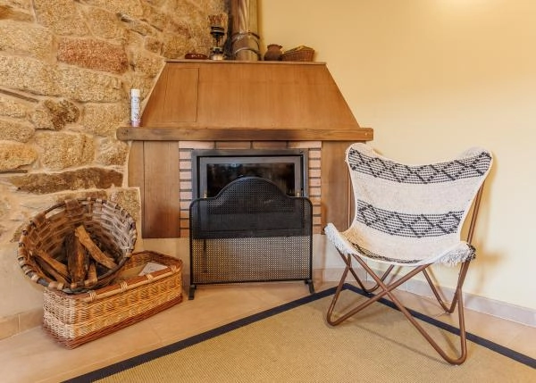 52-Ribeira-Sacra-interior-de-casa-rural-de-piedra-y-madera-650c33ac7c7b2