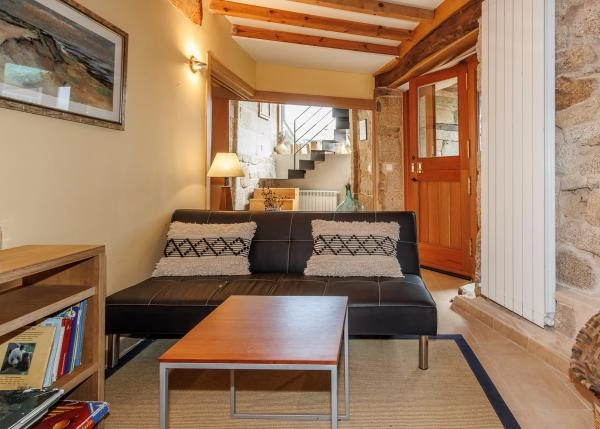 53-Ribeira-Sacra-interior-de-casa-rural-de-piedra-y-madera-650c33ada8d4a