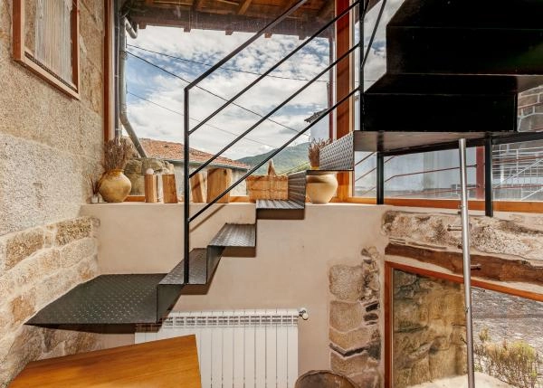 57-Ribeira-Sacra-interior-de-casa-rural-de-piedra-y-madera-650c33b275718