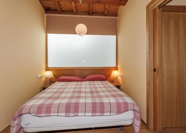 66-Ribeira-Sacra-interior-de-casa-rural-de-piedra-y-madera-650c33bf39381