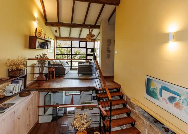 77-Ribeira-Sacra-interior-de-casa-rural-de-piedra-y-madera-650c33cd58059