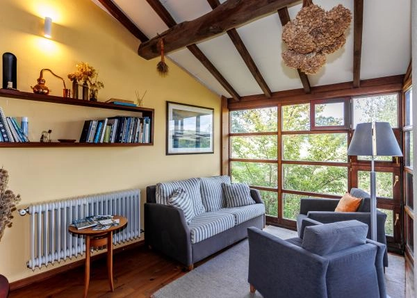 84-Ribeira-Sacra-interior-de-casa-rural-de-piedra-y-madera-650c33d5ef129