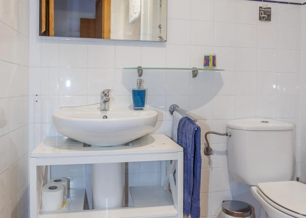 93-Ribeira-Sacra-interior-de-casa-rural-de-piedra-y-madera-650c33e1c66ab