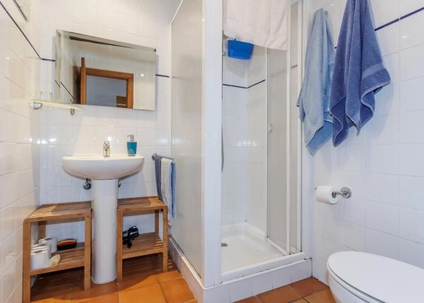 96-Ribeira-Sacra-interior-de-casa-rural-de-piedra-y-madera-650c33e590b95