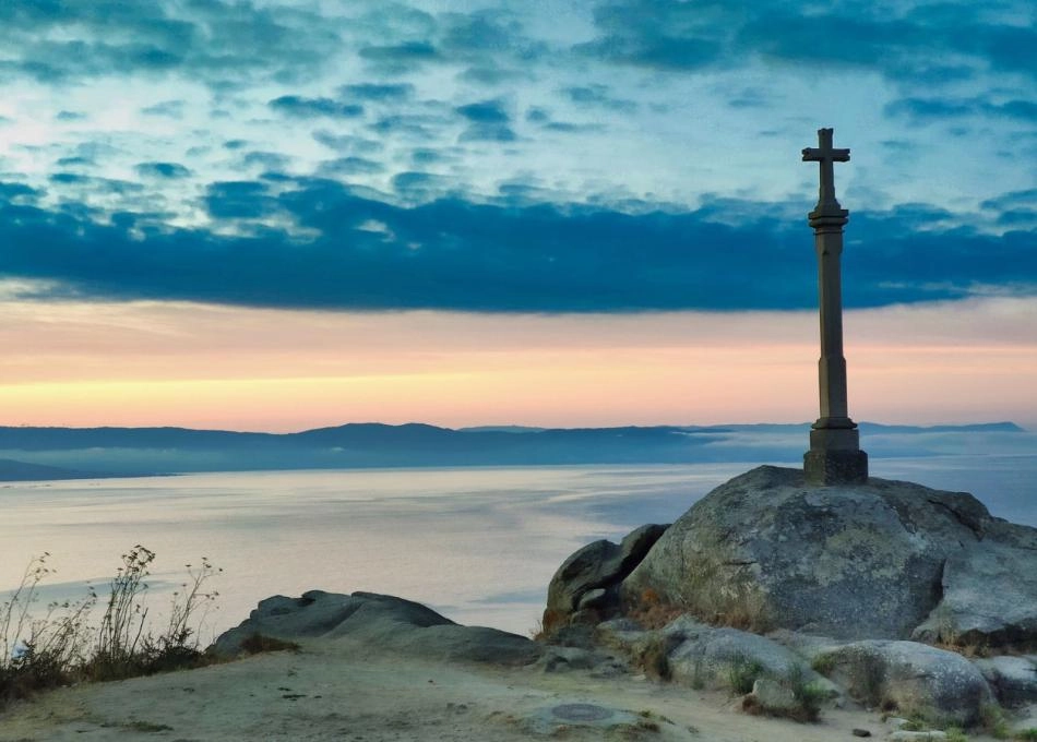 coruña-finisterre-mar-cruz-atardecer-galicia