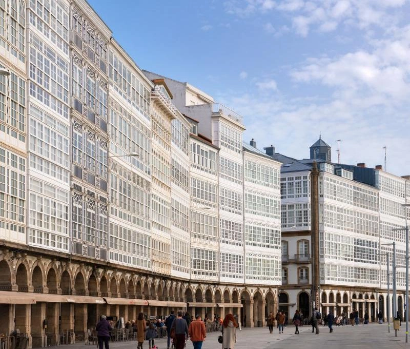 coruña-paseo-puerto-fachadas-cerveza