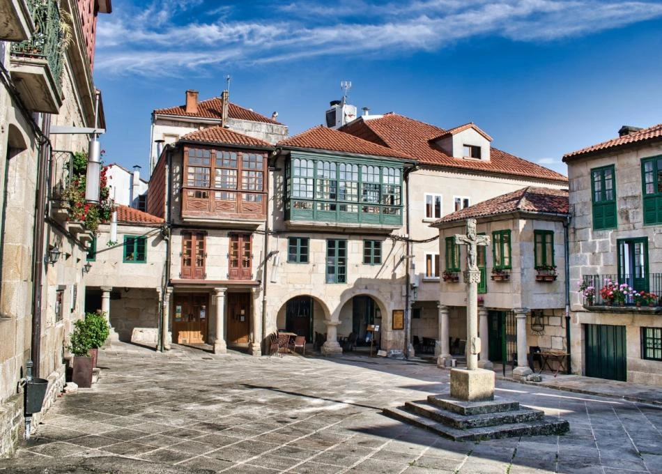 pontevedra-plaza-piedra-casas-rurales-galicia