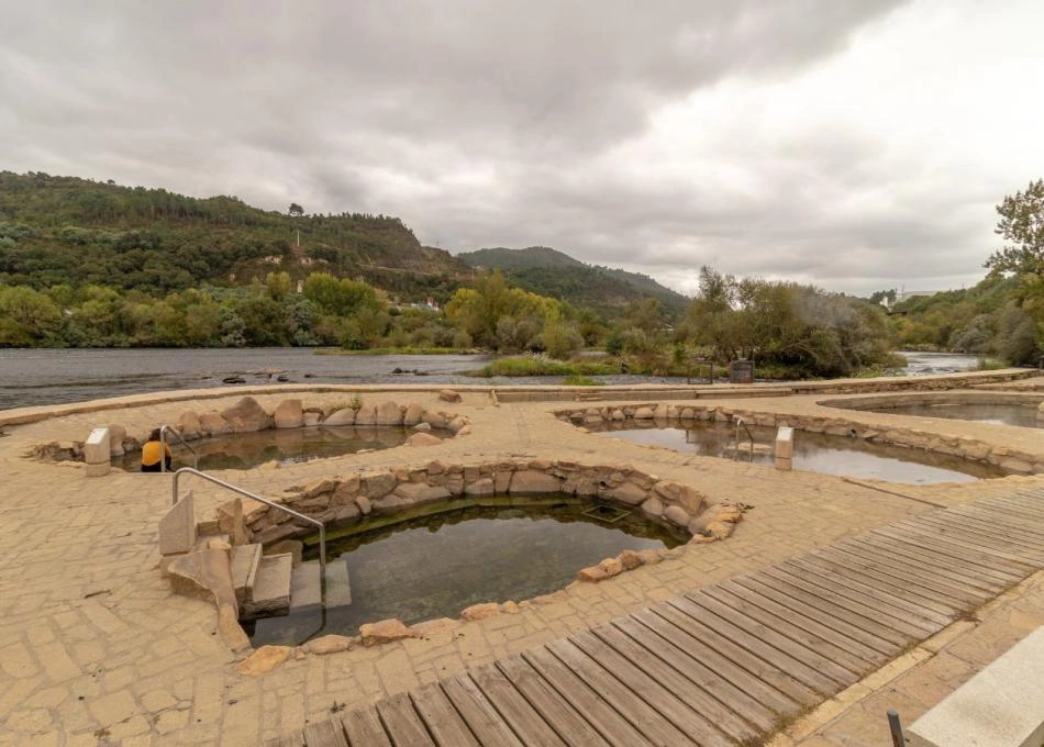 ourense-galicia-termas-agua-rio-manatial